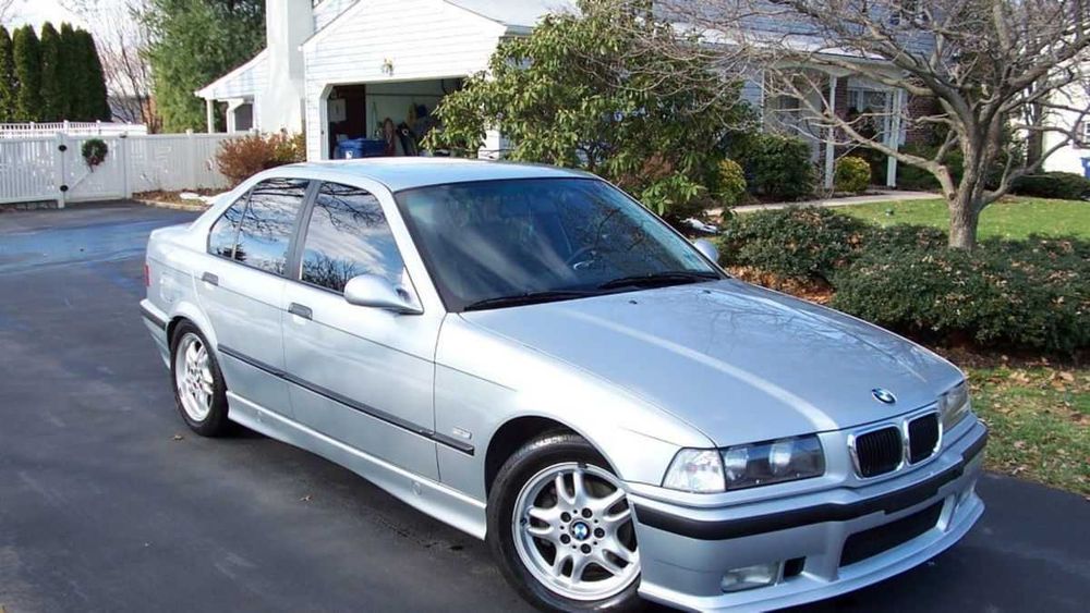 Embaladeiras BMW E36 Look M