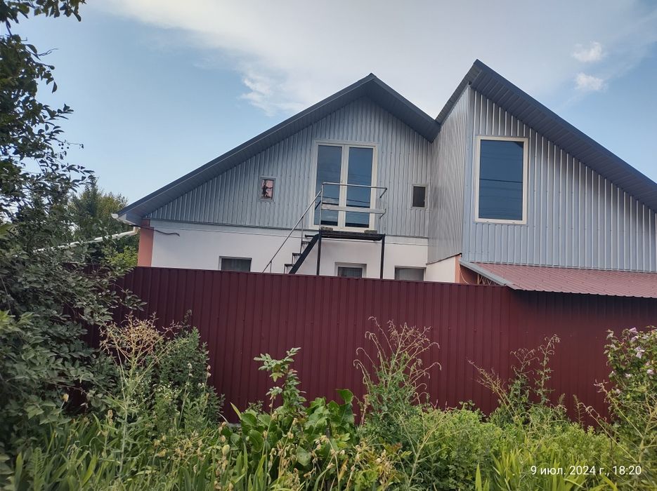 Монтаж франтонів. Подшива. Карнизні звіси. Монтаж водосточних систем.