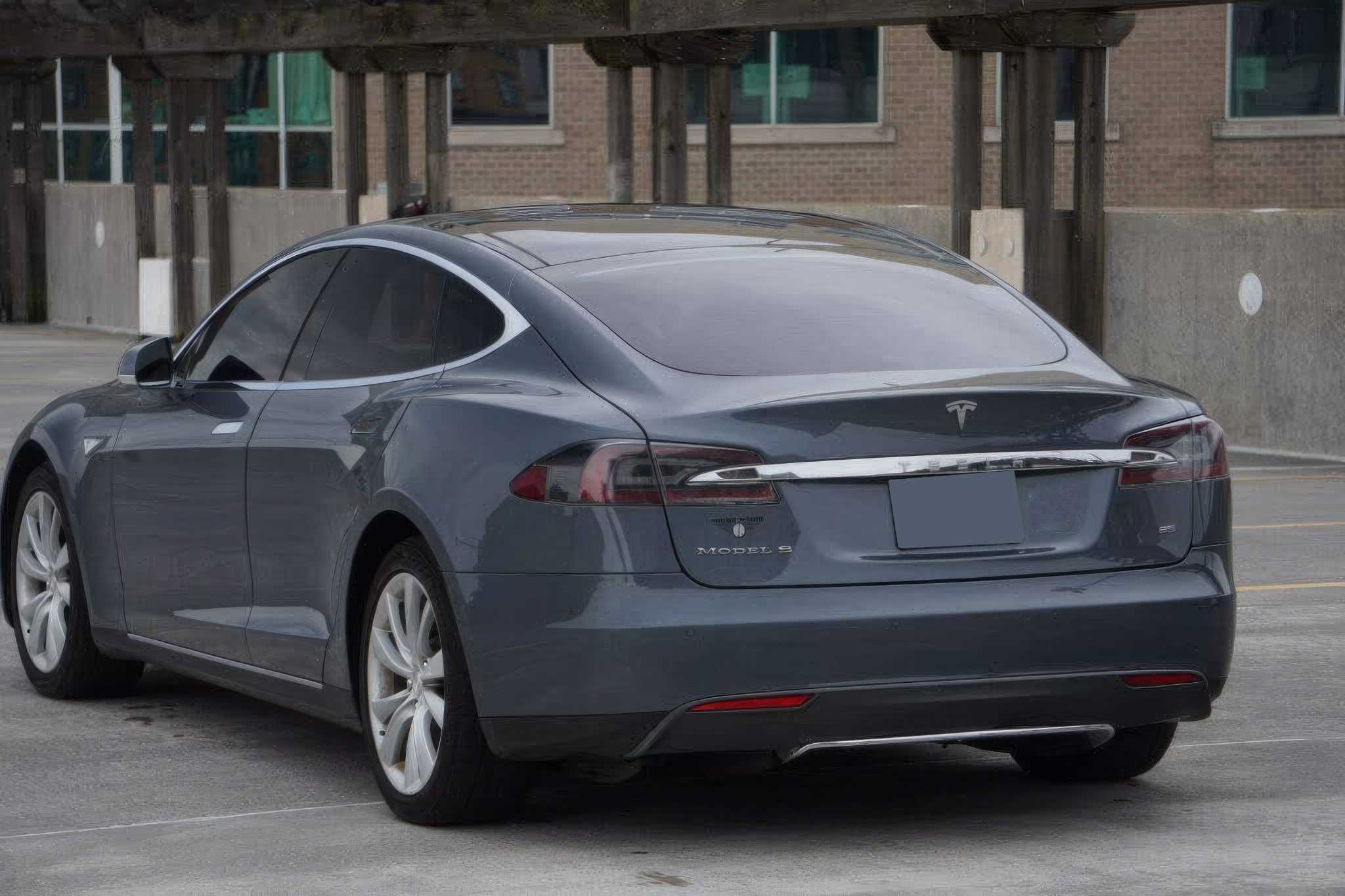 2013 Tesla Model S 85 RWD