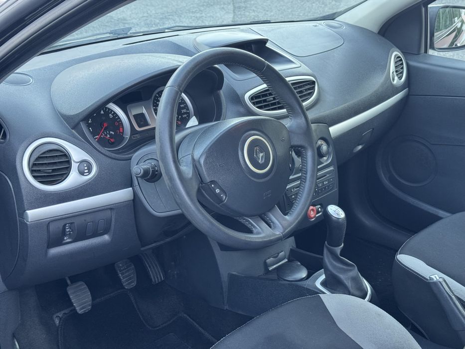 RENAULT CLIO 1.2 GASOLINA  NACIONAL ANO 2012 AR CONDICIONADO