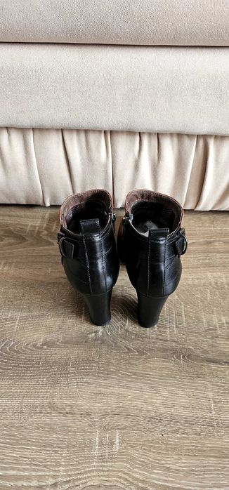 Отдам женские ботинки