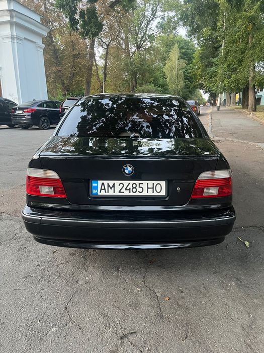 Продам BMW Series 5 e 39 чорного кольору. Автомат.Терміновий продаж!