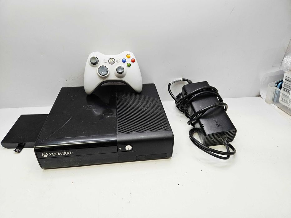 Konsola Microsoft Xbox 360 - 250 GB + PAD Komis Black Jack Sulechów
