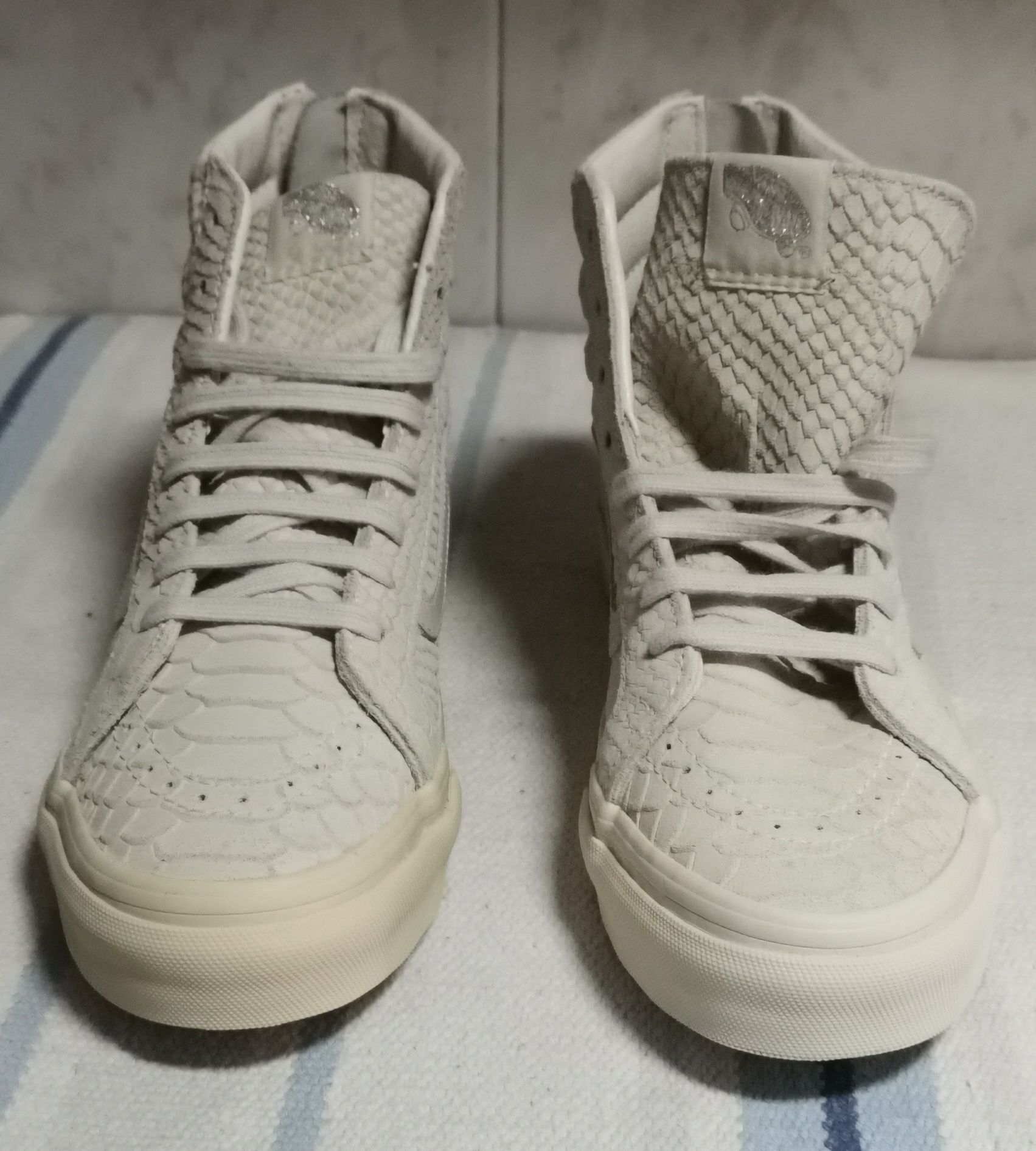 Ténis bota Vans (Mono Python) Angora