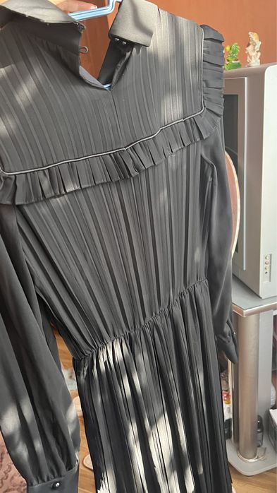 чорна жіноча сукня осіння