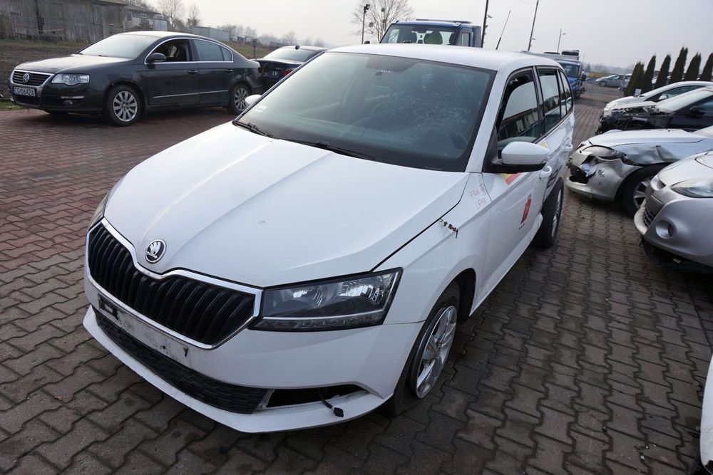SKODA FABIA III NJ5 LIFT KOMBI 2018 LF9E 1.0 12V CHYB 75KM QAE BIAŁY na części