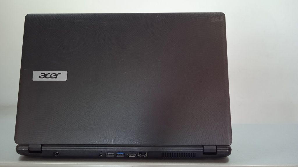 Ноутбук Acer ES1-512 series Celeron N2840
