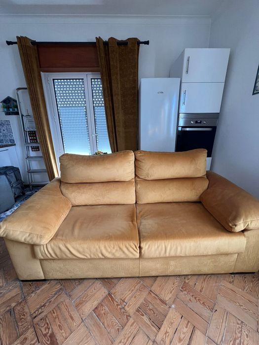 Sofá aveludado laranja (Dois Lugares)