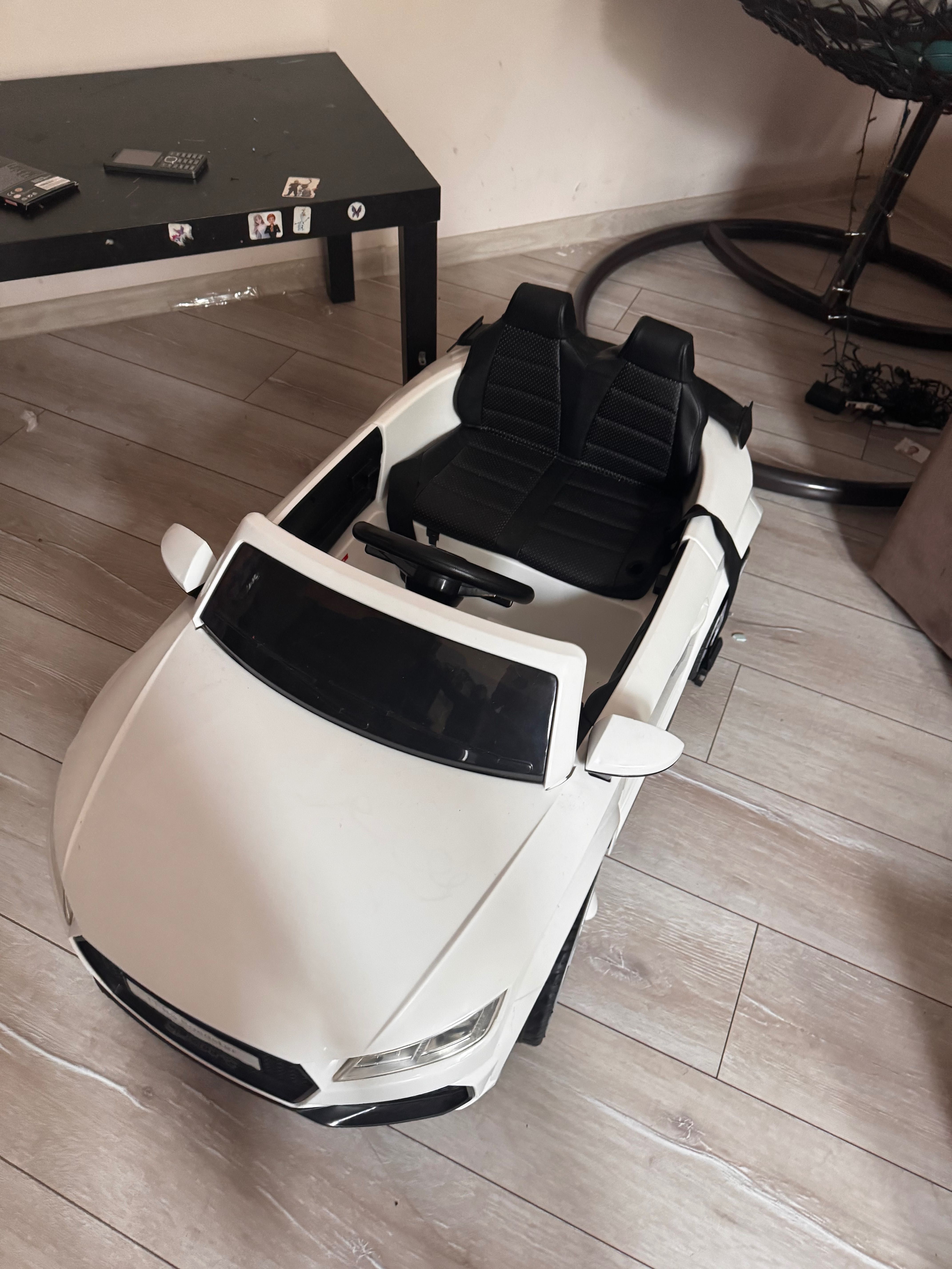 Дитячий електромобіль Audi білий з ліцензією на 2 кріселка