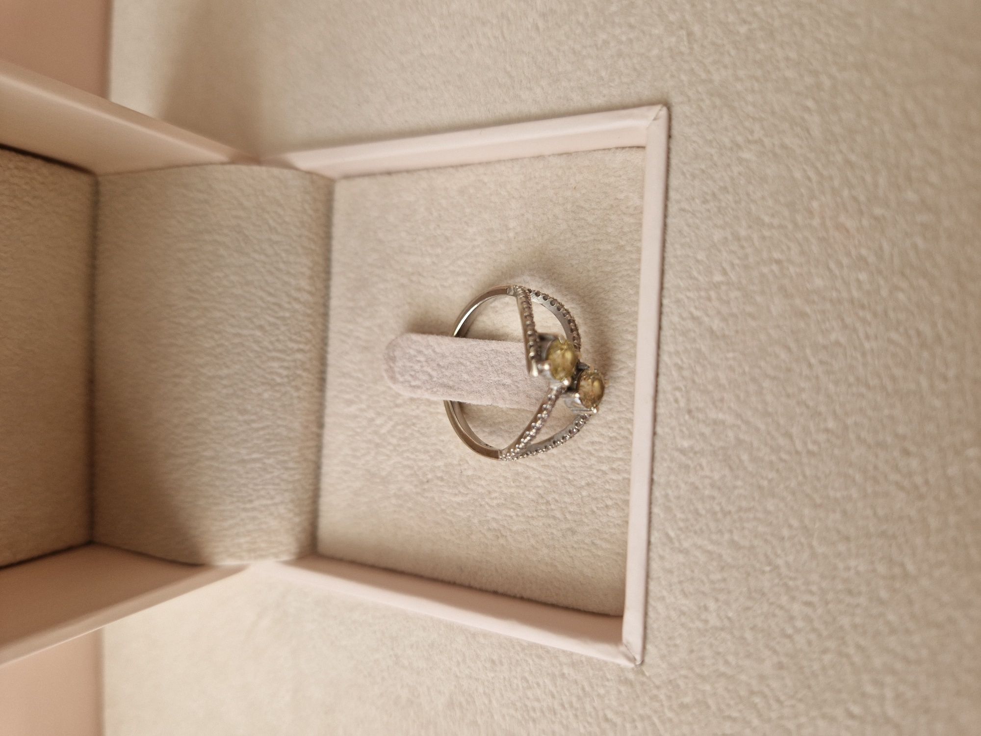 Anel com Diamantes
