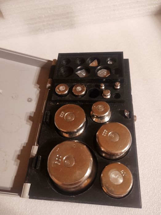 Stare odważniki do wagi laboratoryjnej