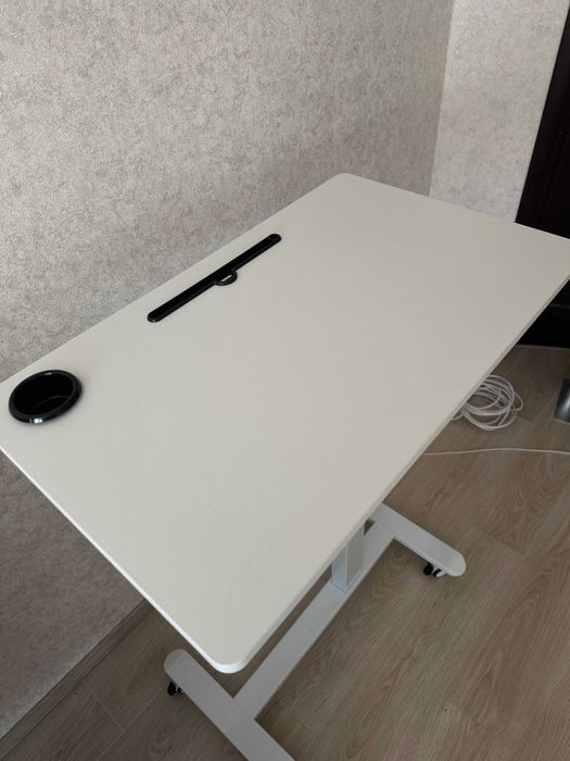 AOKE MobileDesk — мобільний стіл з пневматичним регулюванням висоти