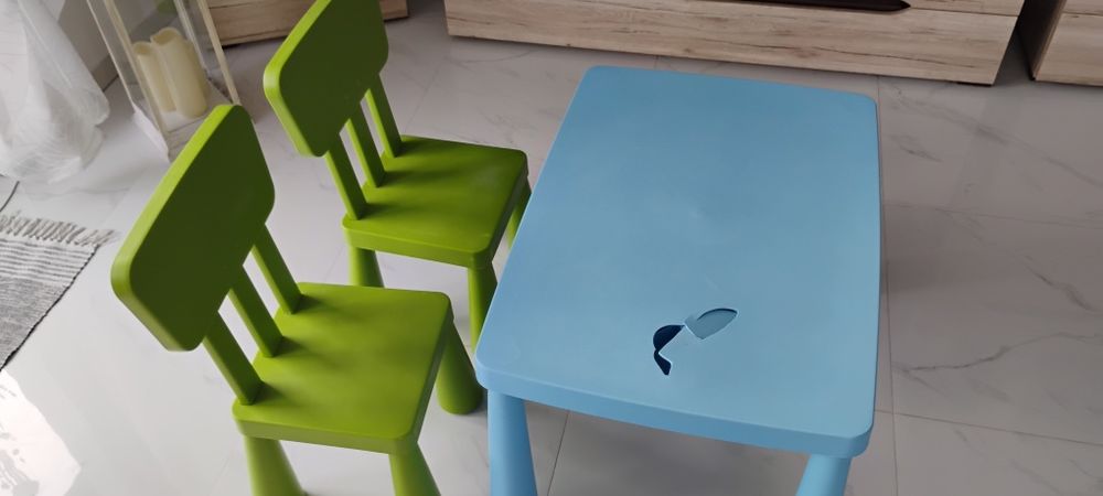 Stolik +krzesełka mamut Ikea