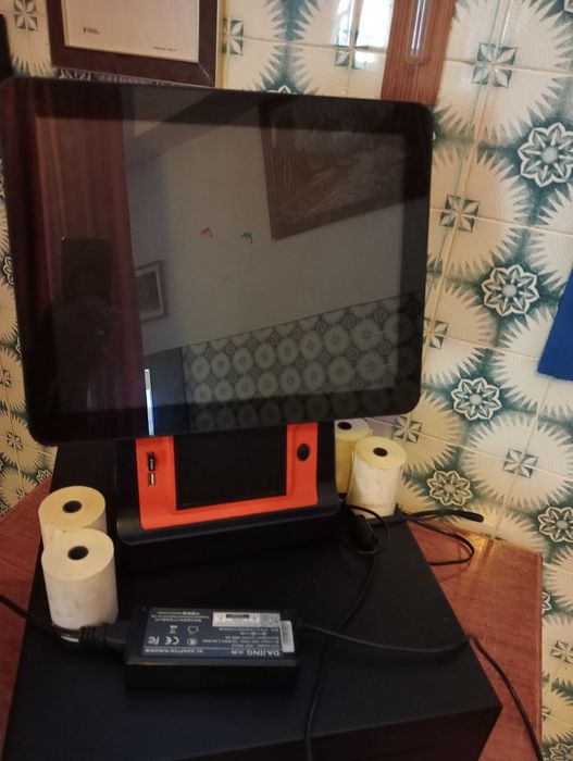 POS + Impressora talões térmica
Gaveta de dinheiro.