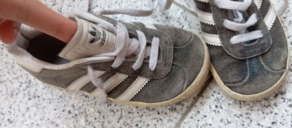 Sapatilhas adidas 25