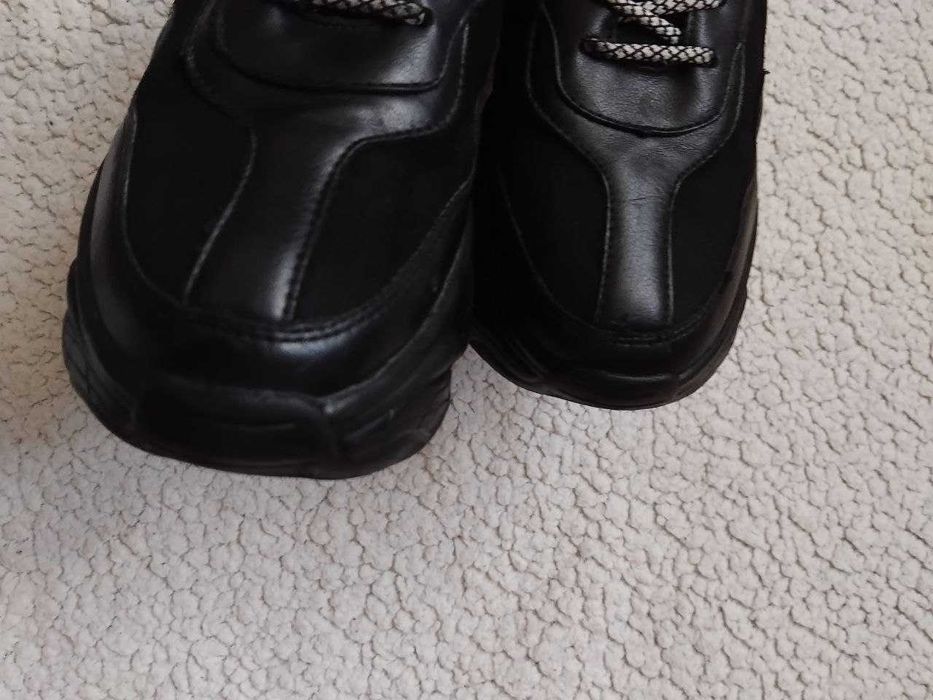 Продам жіночі кросівки 38 роз