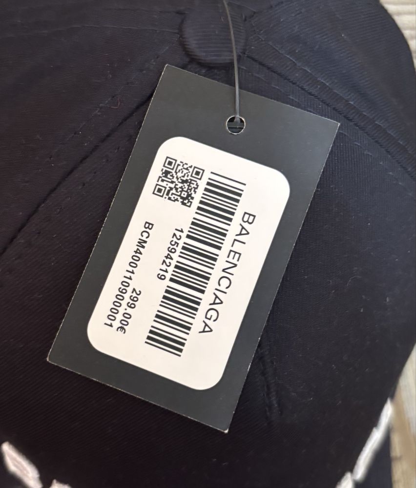 Czapka balenciaga model klasyk