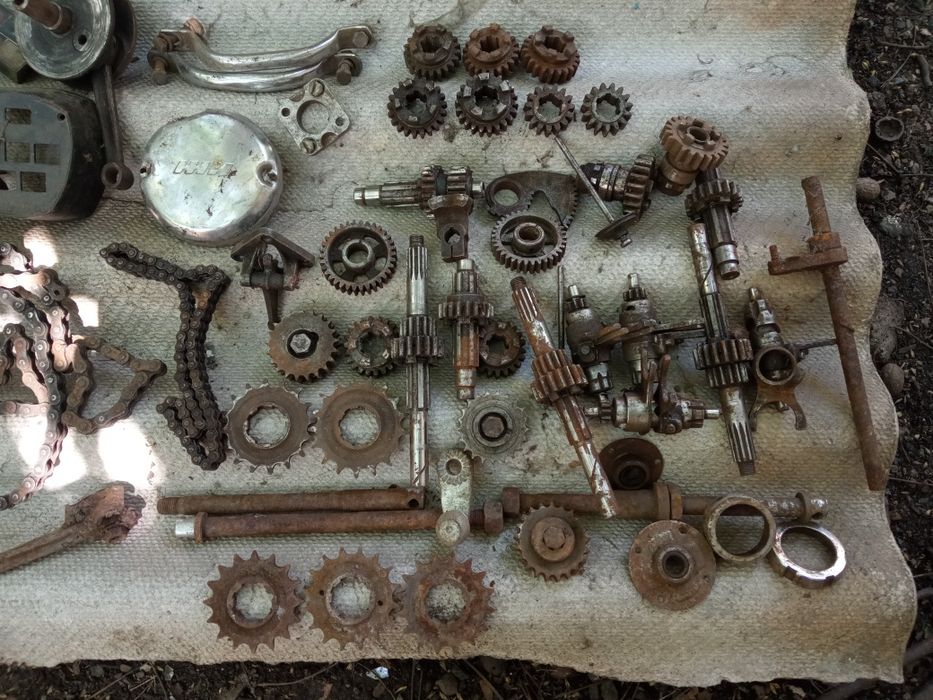 Продам шестерни и вилки КПП Иж