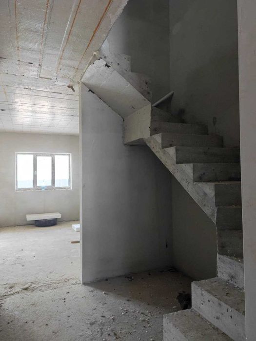 ЗДАНИЙ Таунхаус в с. Вовчинці.