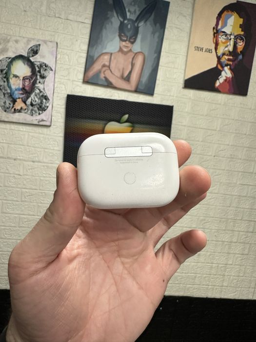 Продам кейс airpods pro 2 original б/у