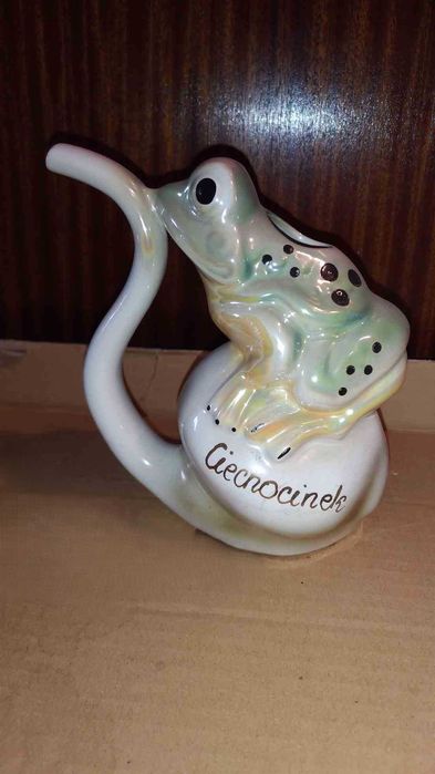 Dzbanek zielony biały pamiątka ceramika pijałka wazonik żaba Ciechocin