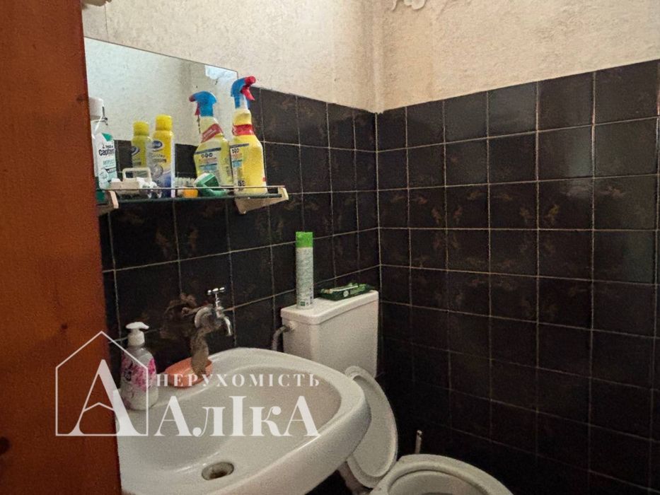 Продам 2-поверховий будинок в хорошій локації