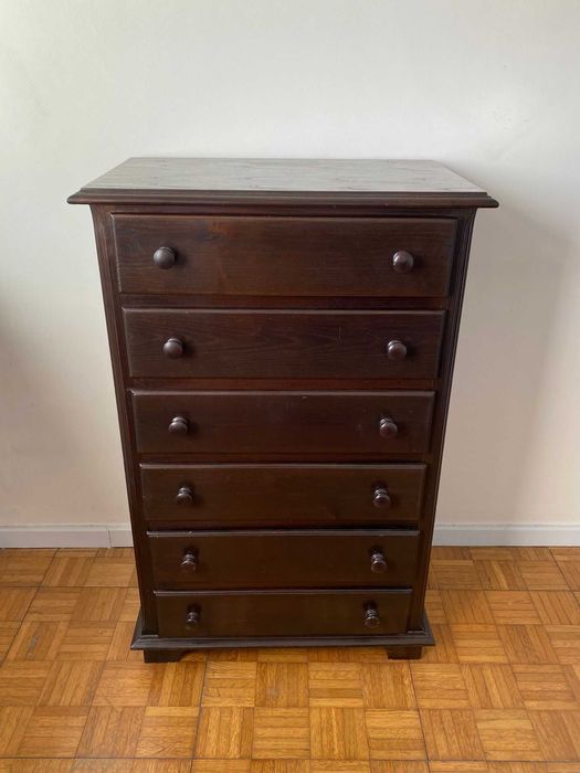 Armário, escrivaninha e camiseiro alto