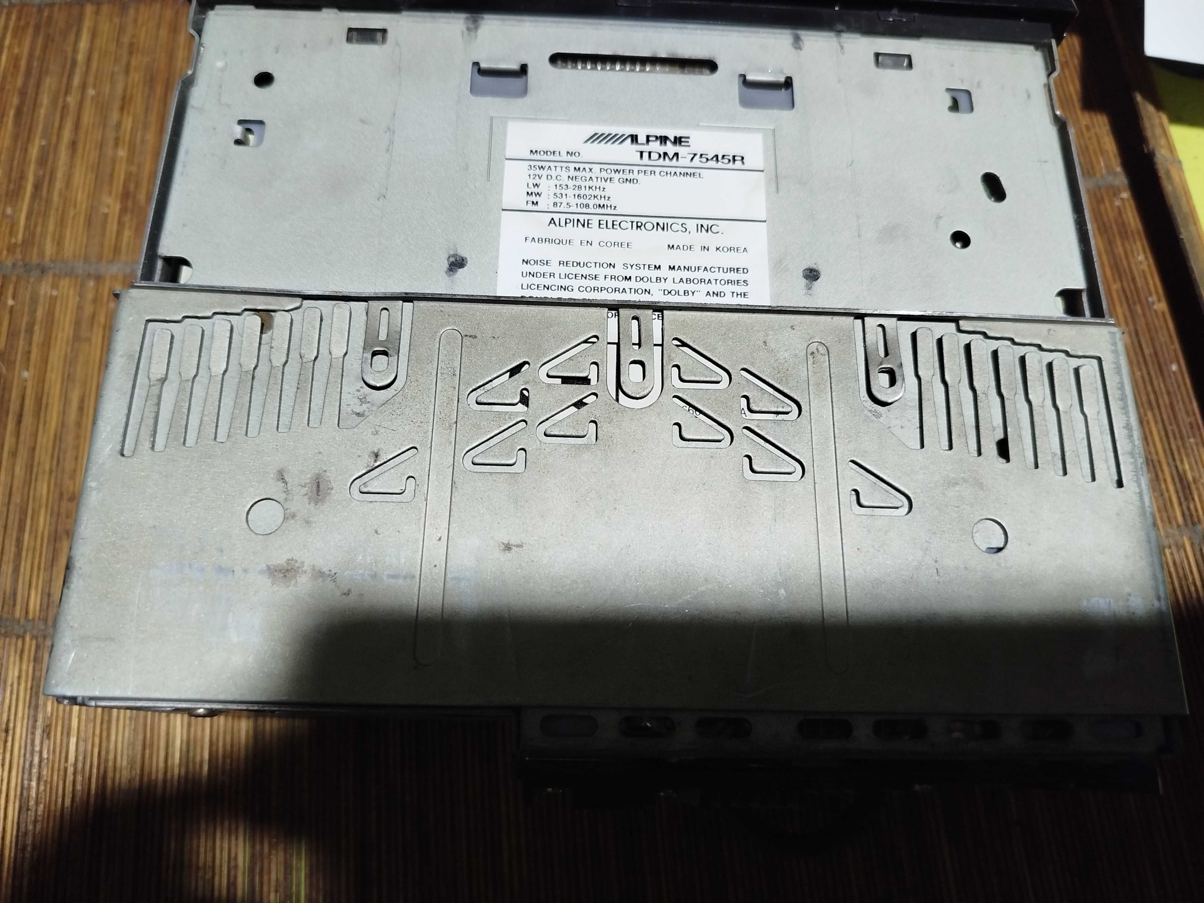 Auto radio alpine TDM 7545 R dos anos 90. Carros pré classificados