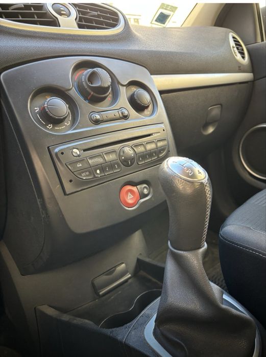Renault Clio 1.5 DCI 5 portas preto