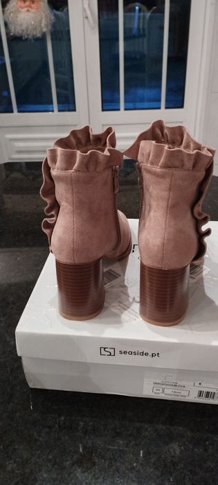 Botins novos tam. 36