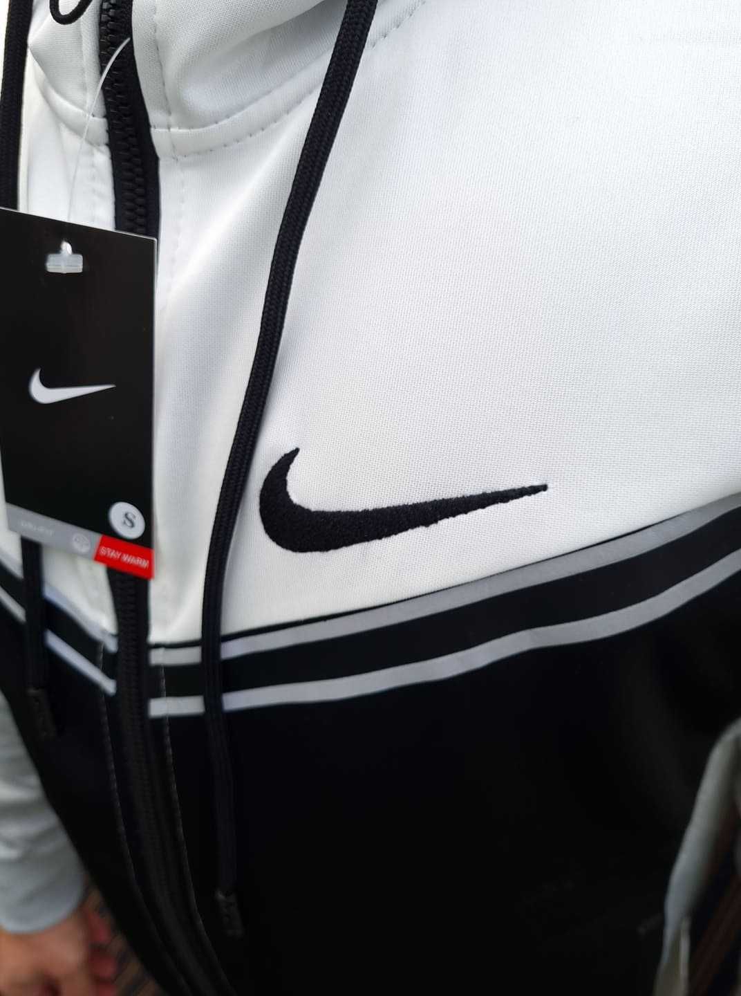 Fato de treino Nike slim fit, bordado