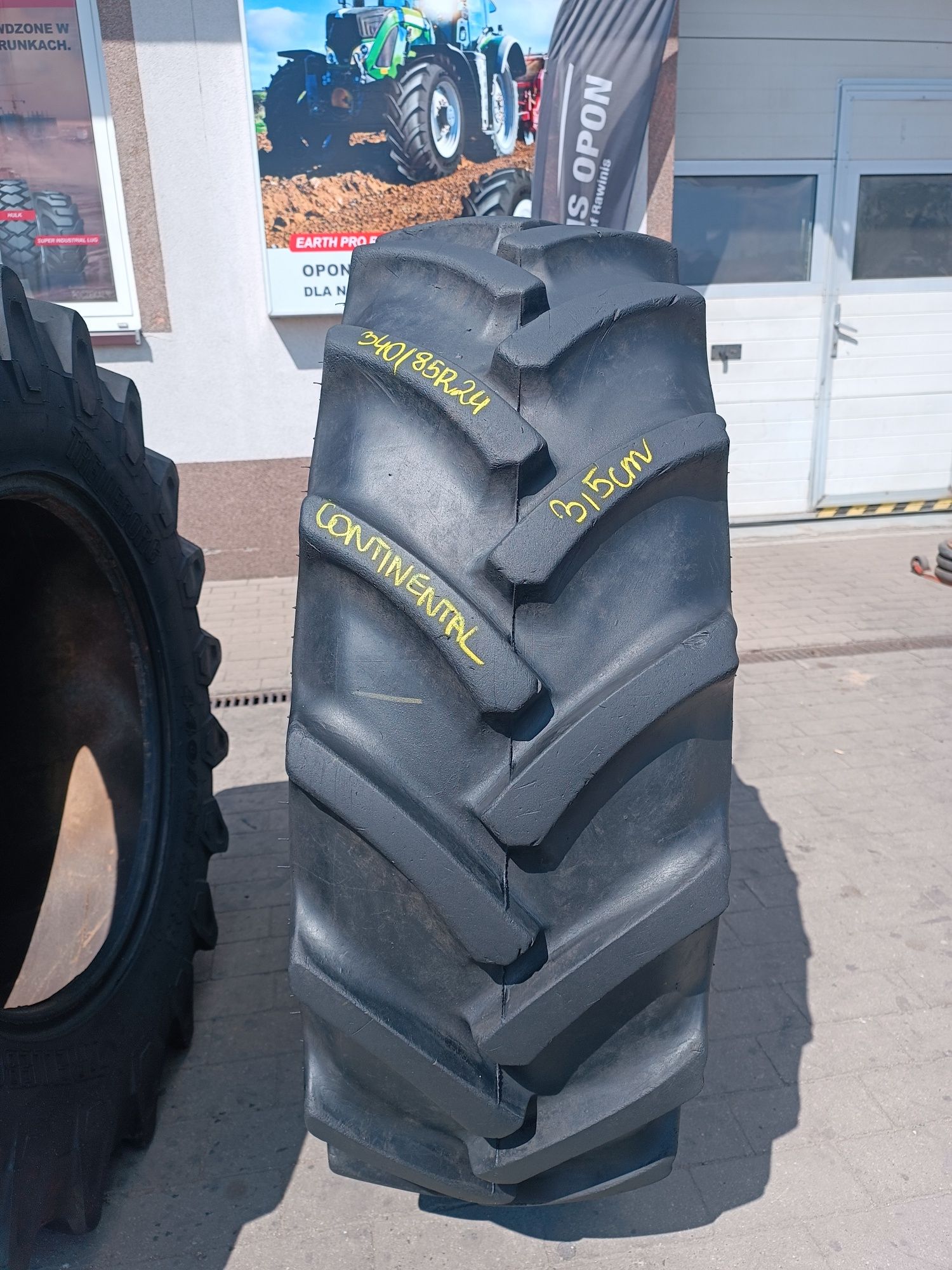 340/85R24 Continental Contract AC85 13.6R24