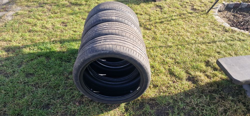 Komplet opon letnich Continental 225/40R18