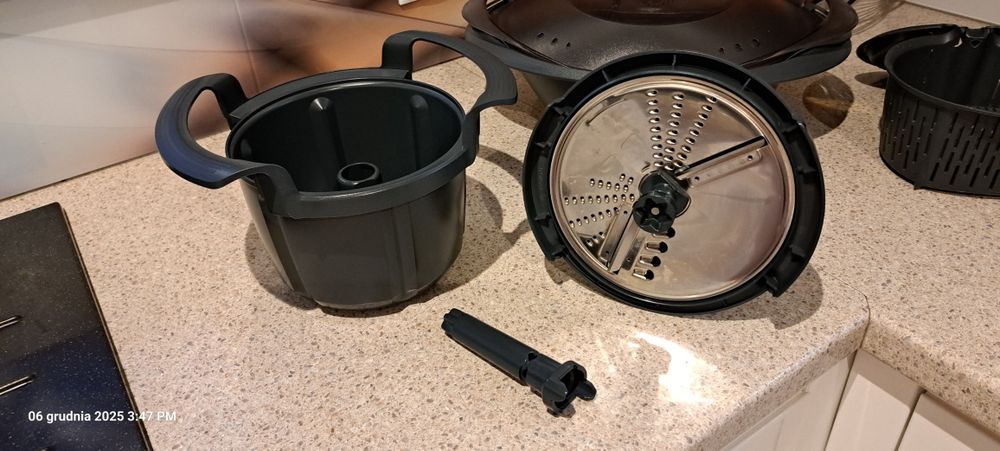 TERMOMIX TM6 - zestaw standardowy plus nakladka do krojenia.