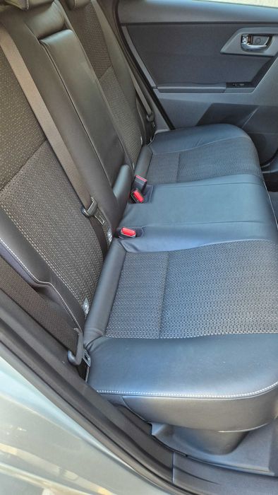 Vendo Toyota Auris Híbrido-com pouco uso
