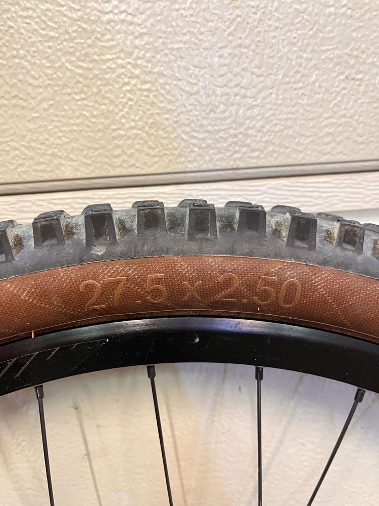 Продам колесо Specialized Roval DH Tubeless 27.5'