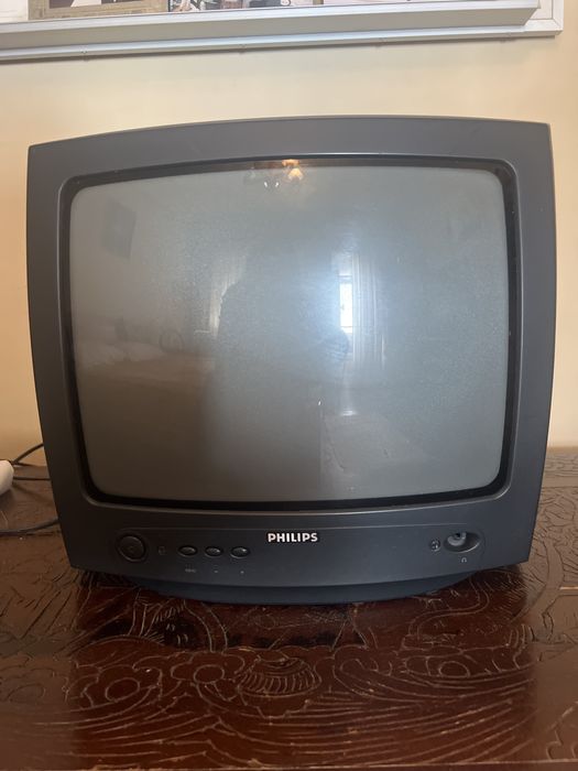 Televisao philips com caixa, para uso ou peças.