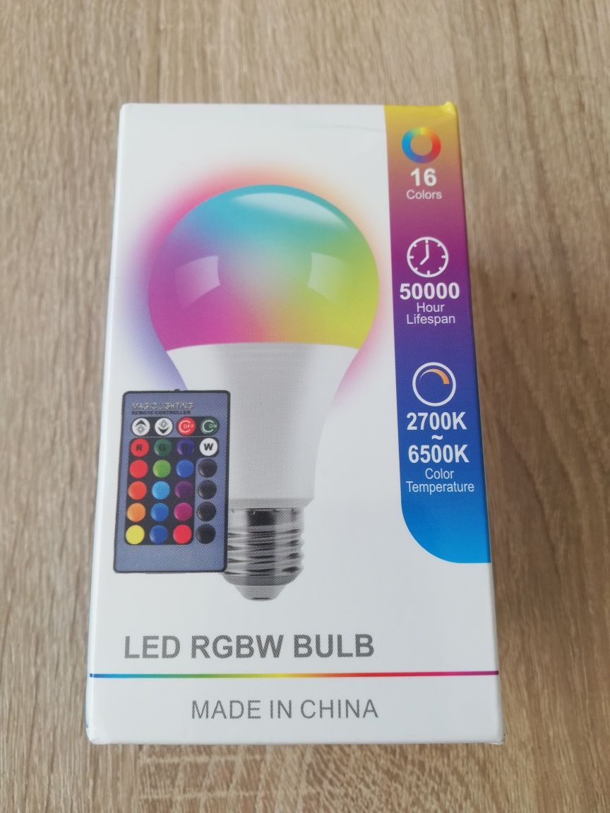 Żarówka LED RGB z pilotem.