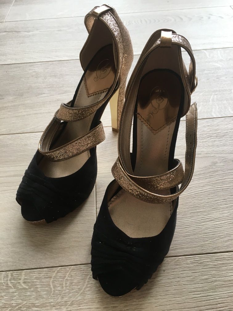 Buty 39 szpilki  stradivarius