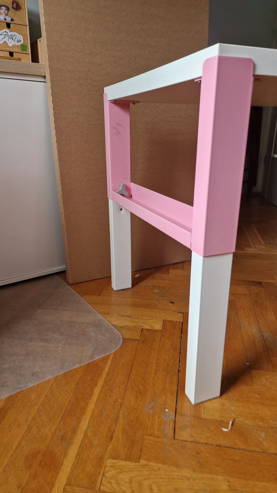 Biurko pahl uszkodzone