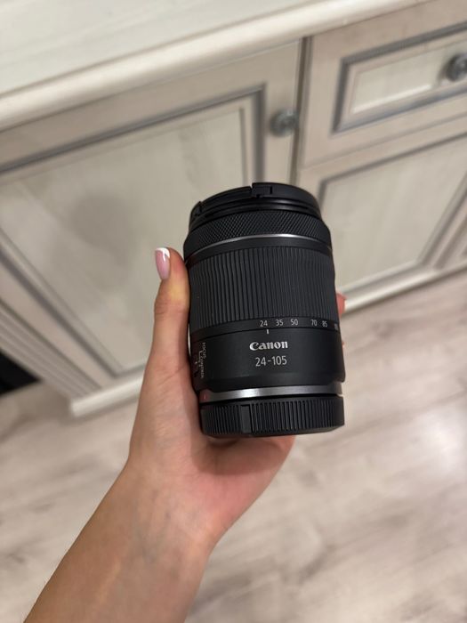 Обʼєктив Canon RF 24-105
