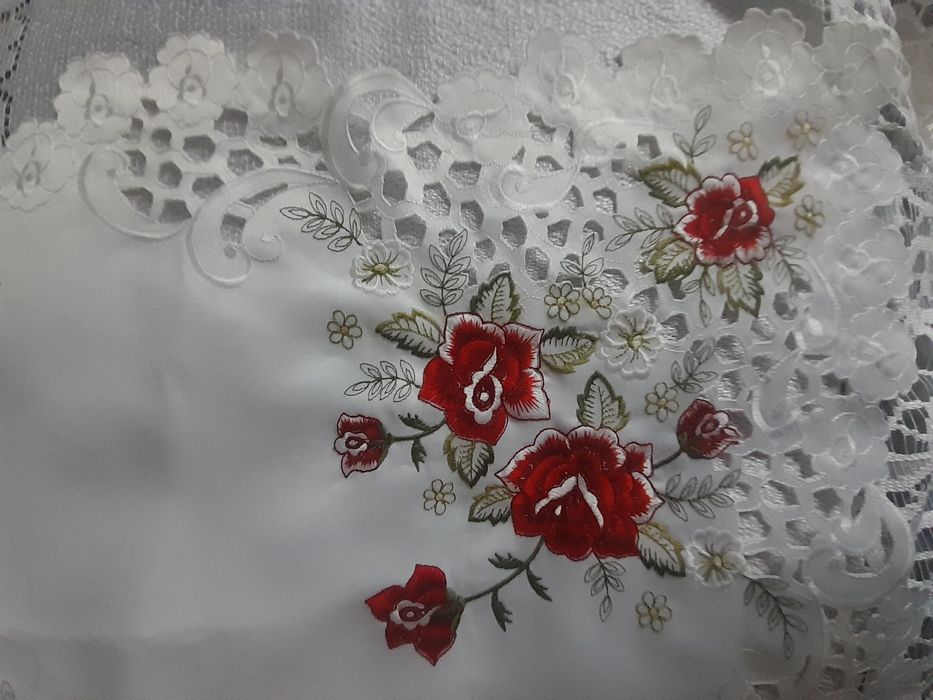 Obrus x 4 zestaw obrusów haftowany obrus