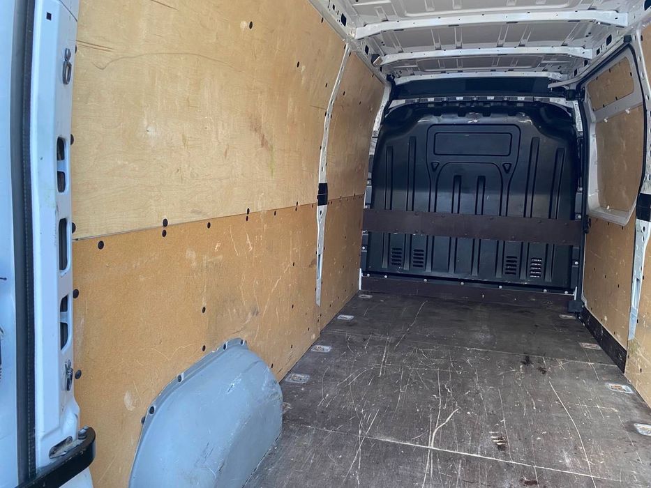 Автомобіль Рено Мастер