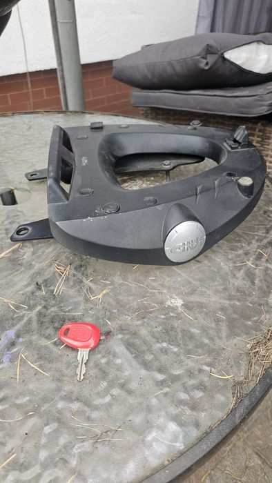 kufer centralny + stelaż GIVI YAMAHA, 2 KLUCZE