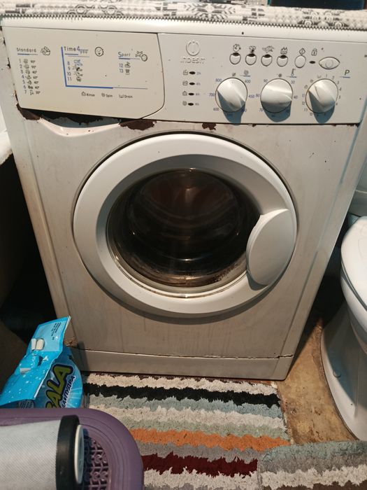Продам пральну машину Indesit