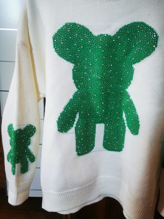 Sweter z misiem rozm. Uni