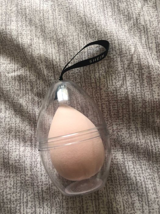 Esponjinha de maquilhagem com caixa