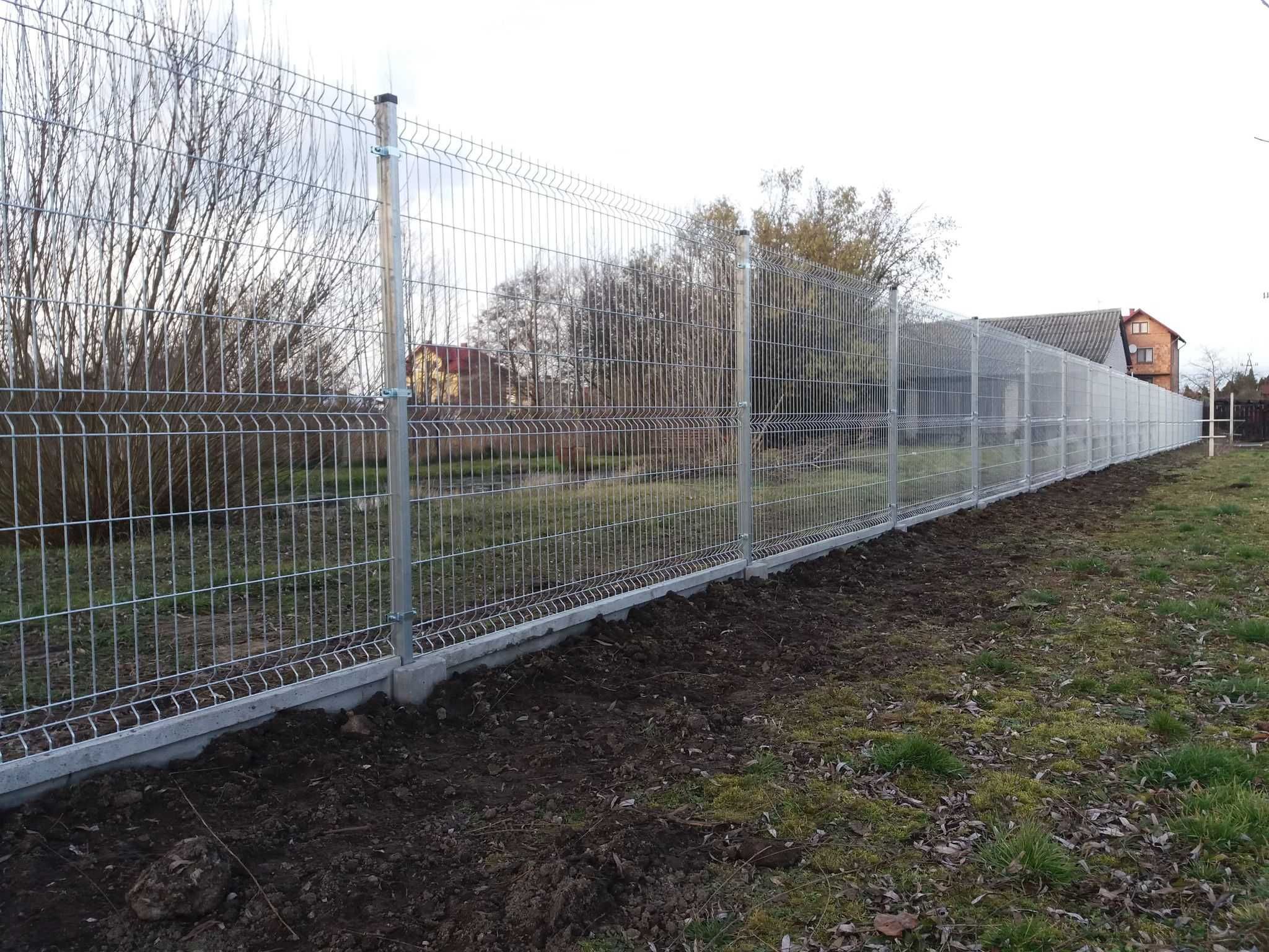 Ogrodzenie panelowe, podmurówka, montaż