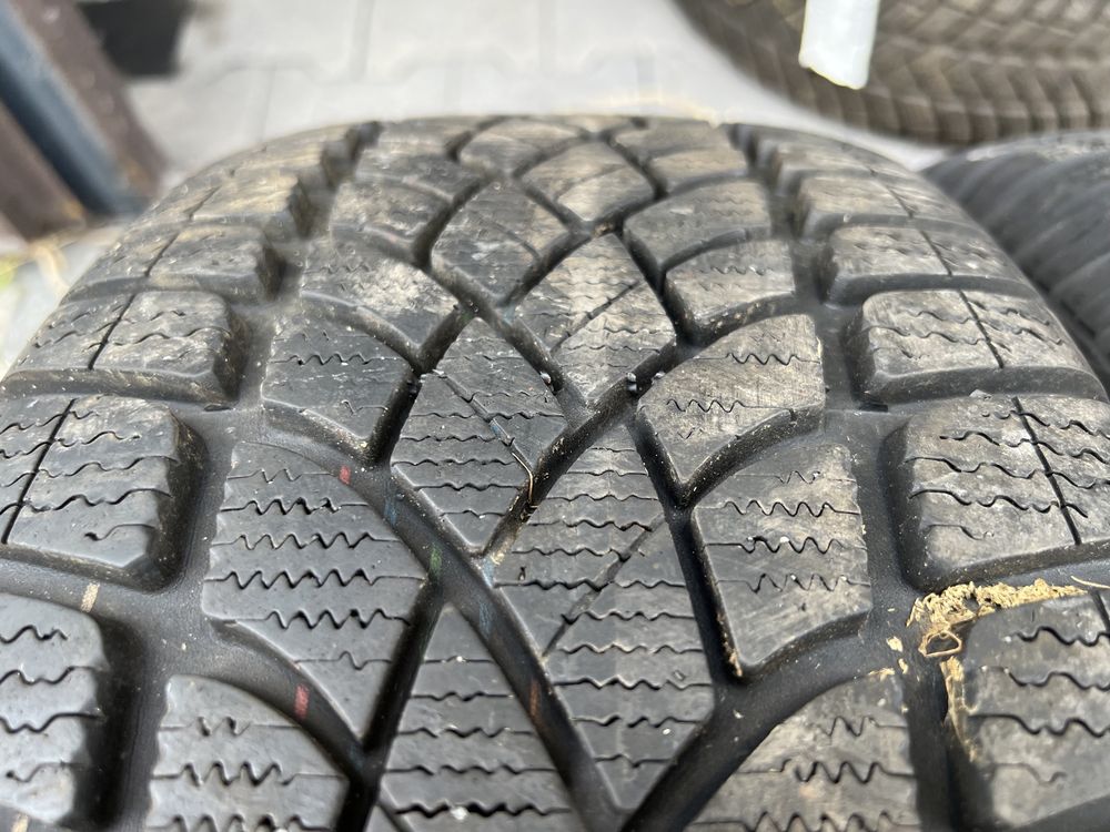 4xopona zimowa DUNLOP w rozmiarze 225/50 R18