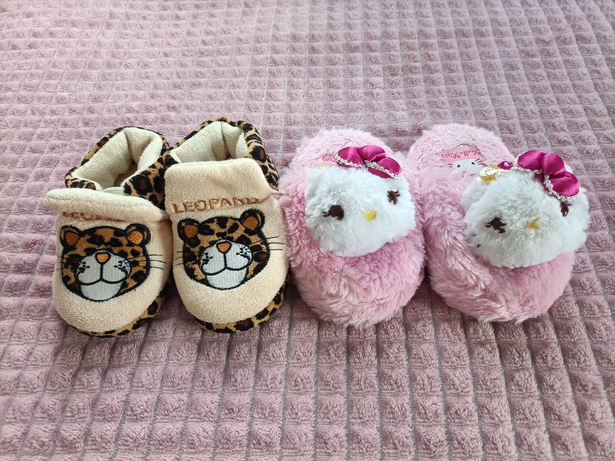 Pantufas e chinelos n 22 hello Kitty